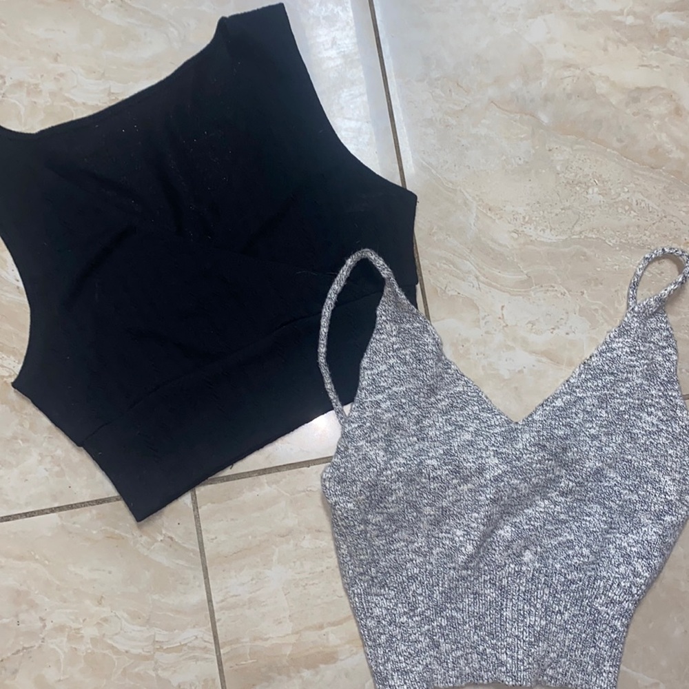 2 crop tops🌸🌸